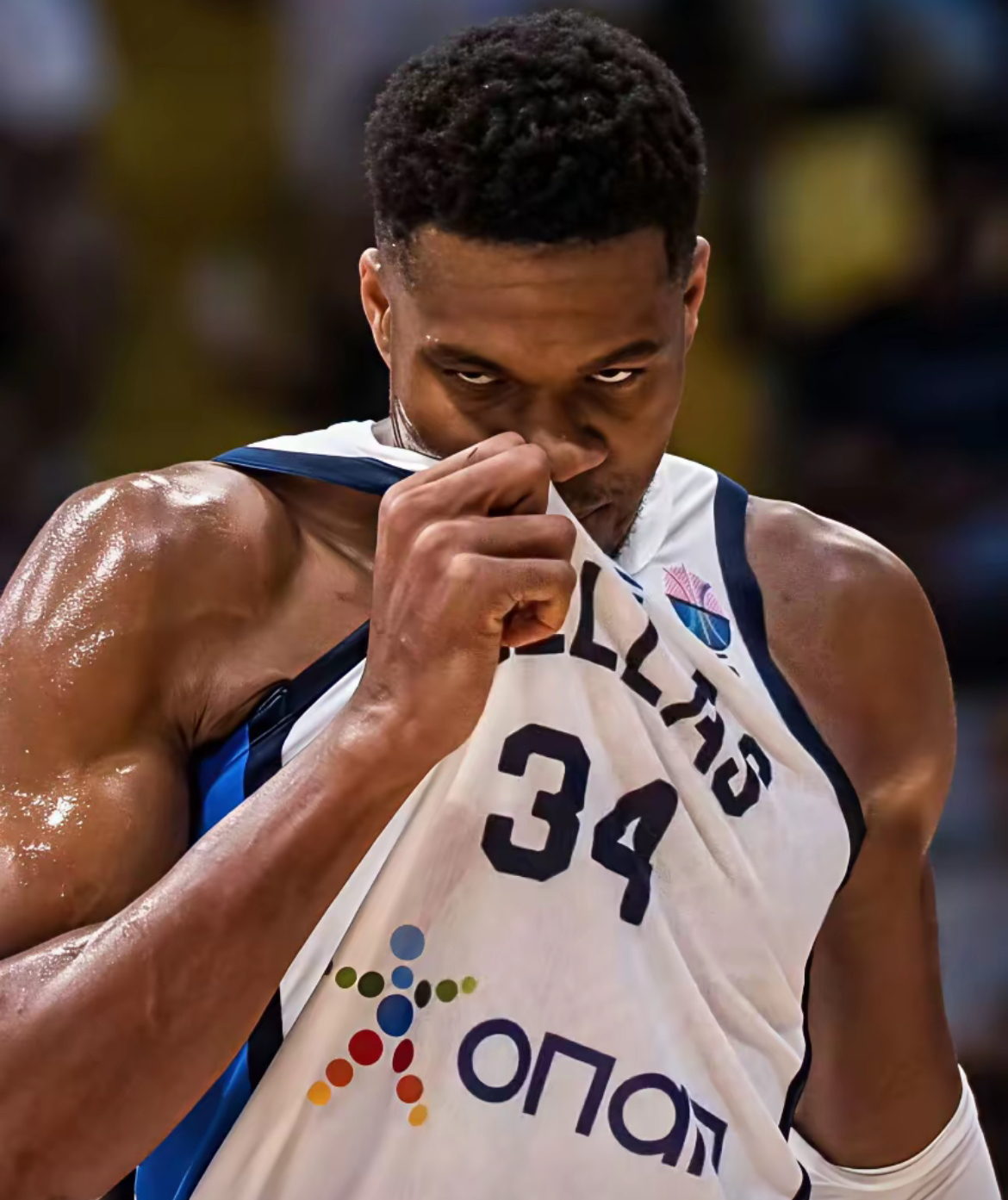 英雄联盟下载-关于欧篮联赛程吃紧，克里夫兰骑士冲刺阶段调整名单，管理层满意，年轻球员得到机会的信息