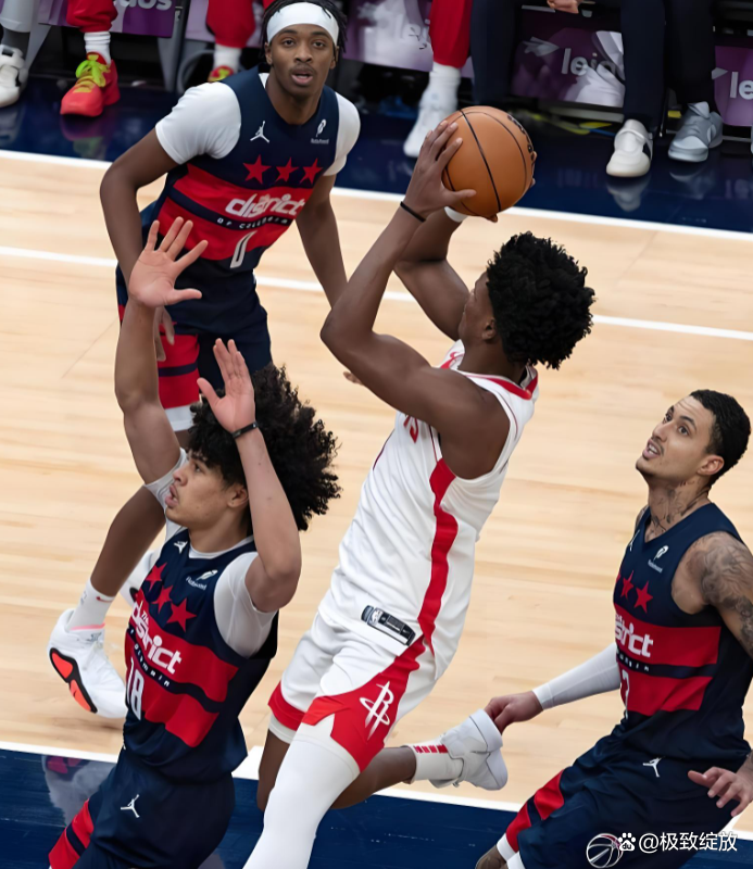 lol下载-关于转会期突围战来临，洛杉矶湖人围绕NBA常规赛更衣室发声，震撼外界，球探报告显示潜力的信息